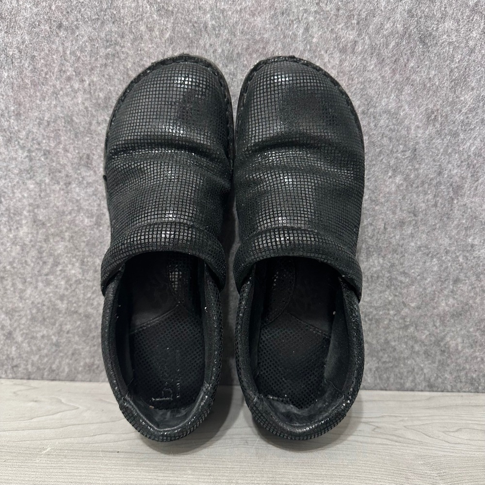 Born b.o.c. Toby Black Leather Clogs Womens Sz 9.5 Textured Slip On Shoes - Picture 7 of 10